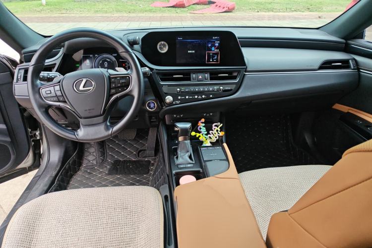 Used Lexus ES 2021 300h Deluxe Edition