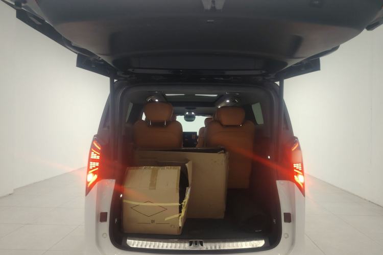 Used Geely Galaxy LEVC L380 2024 140-Degree 6-Seater All-Wheel-Drive Ultra