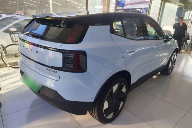 Used Volvo EX30 2025 Rear-Drive Long-Range Version Ultra