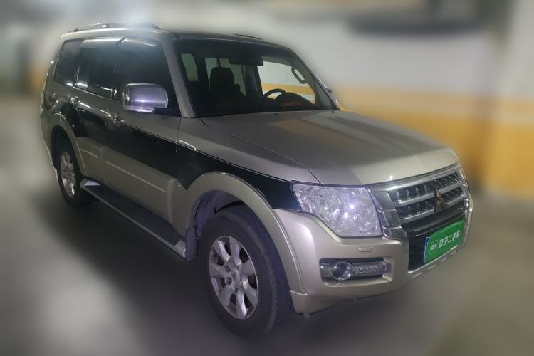 Used Mitsubishi Pajero 2015 3.0L Automatic Elite Plus Version China V Standard