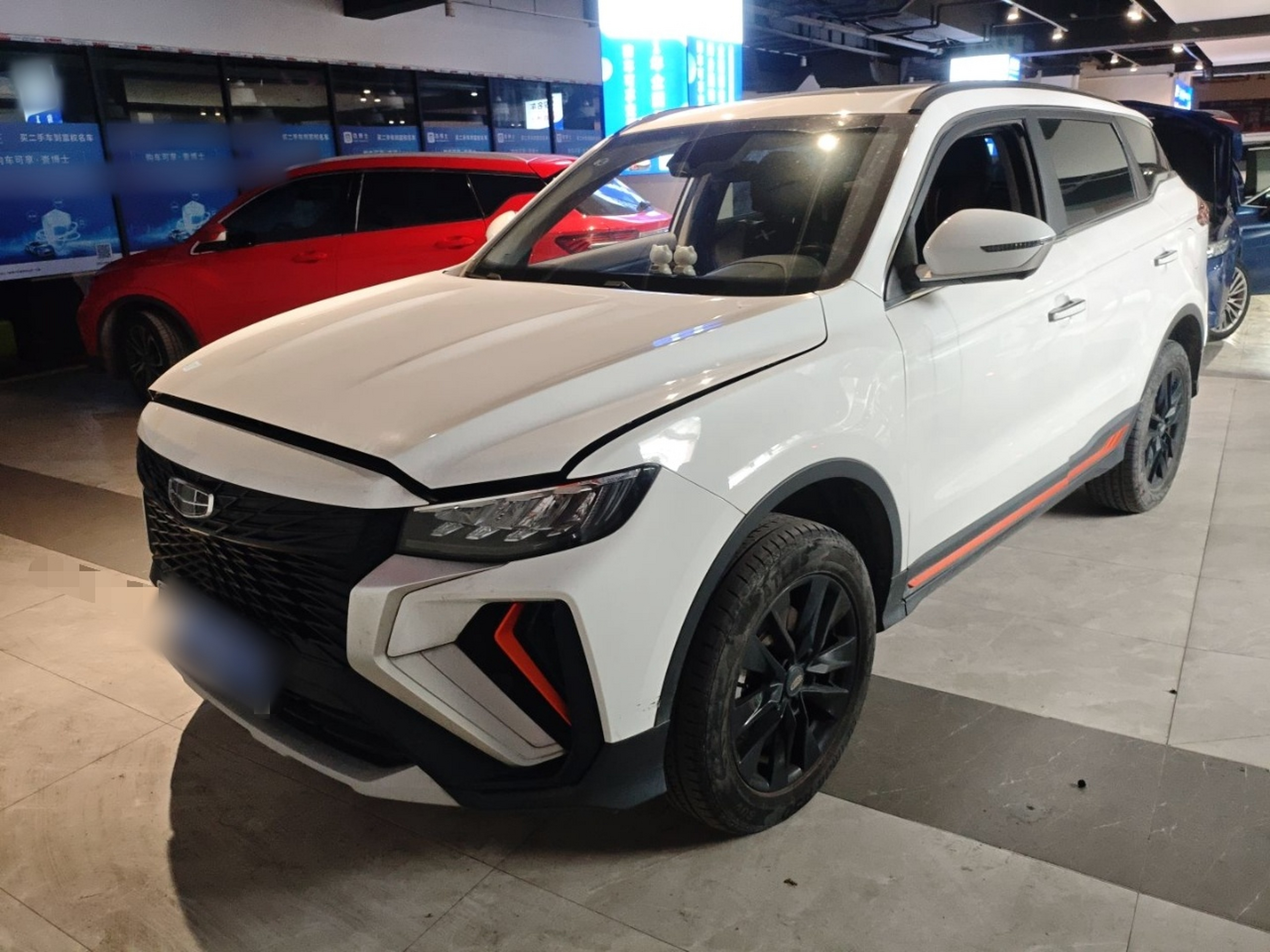 تحت مقدمة السيارة