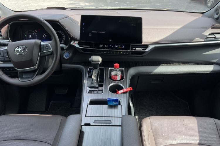 Used Toyota Sienna 2021 2.5L Hybrid Platinum Edition
