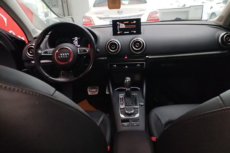Used Audi A3 2016 Limousine 35 TFSI Style Edition Center Console