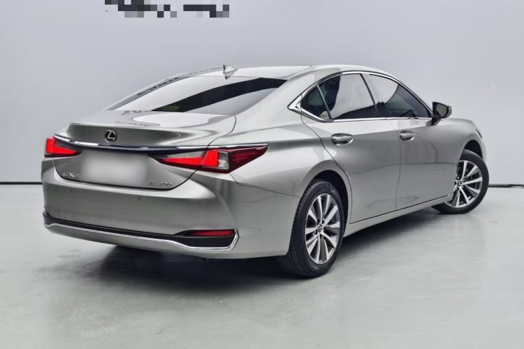 Used Lexus ES 2020 200 Excellence Edition Rear Right 45 Deg