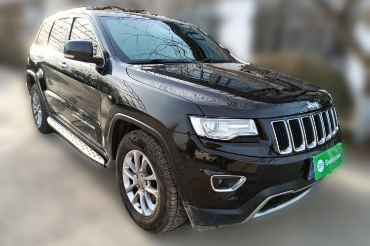 Used Jeep Grand Cherokee 2014 3.0L Comfort Navigation Edition Front Right 45 Deg