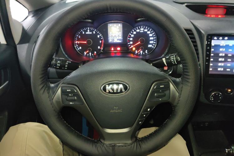 Used Kia K3 2015 1.6L Automatic GLS Steering Wheel