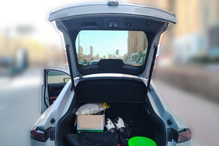 Used CHANGAN UNI-V 2022 1.5T Prestige Version Trunk