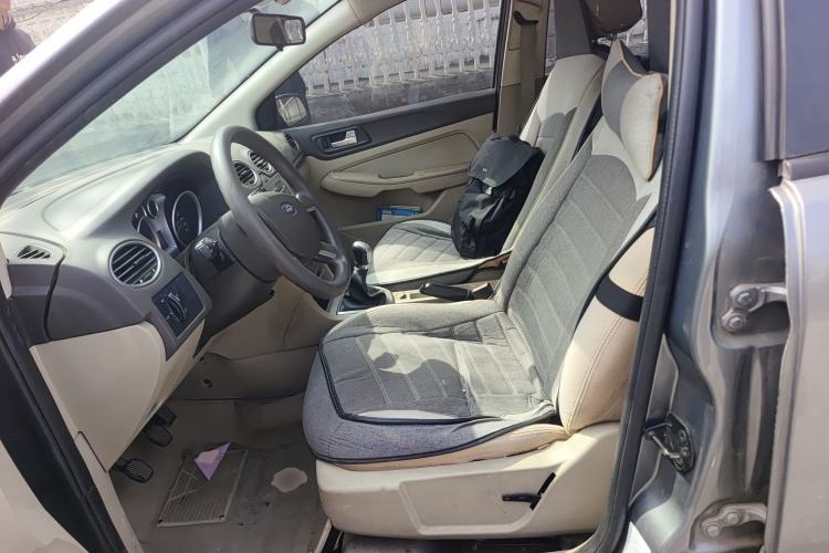 Used Ford Focus 2011 Sedan 1.8L Manual Classic Model
