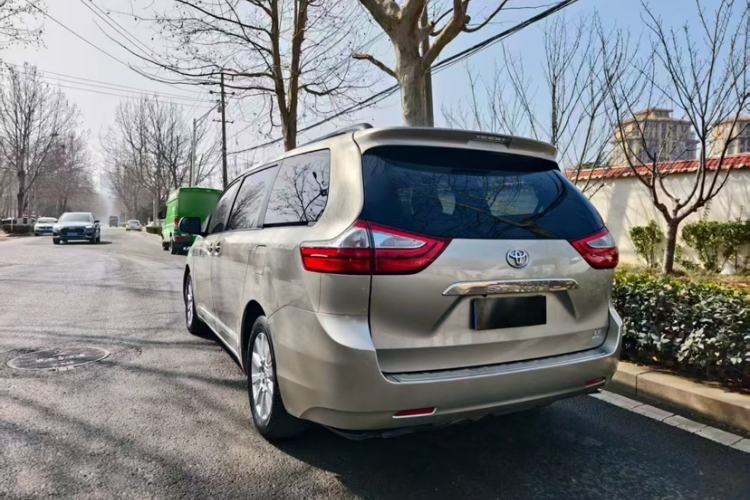 Used Toyota SIENNA 2015 3.5L 4WD LE Gasoline U.S. Specification Exterior 3