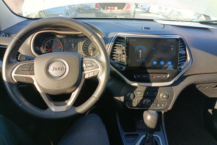 Used Jeep Cherokee 2016 2.0L Leading Edition
