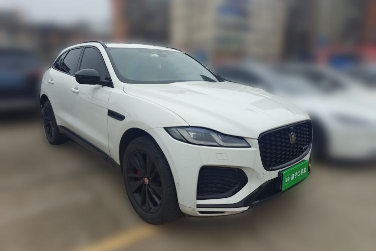 Used Jaguar F-PACE 2023 P250 R-Dynamic BLACK Front Right 45 Deg