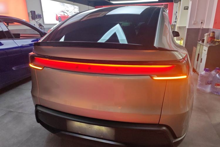 Used Tesla Model Y L 2025 Model Long-Range All-Wheel-Drive Version