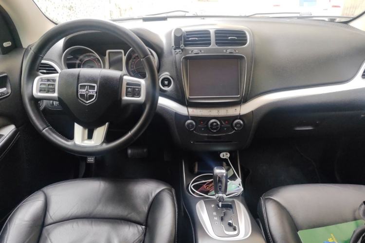 Used Dodge Journey 2013 2.4L Two-Wheel Drive Luxury Version