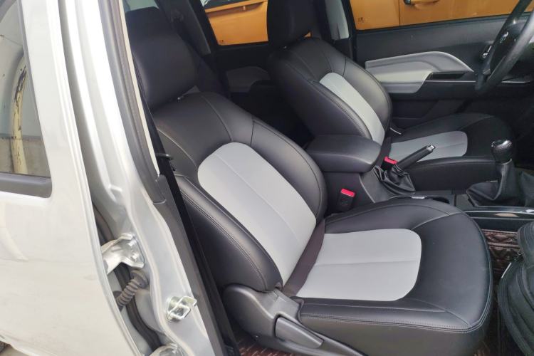 Used Great Wall Wingle 5 2023 "Dry Meal" Version 1.5T Gasoline Two-Wheel-Drive Advanced Large Double Right Front Seat