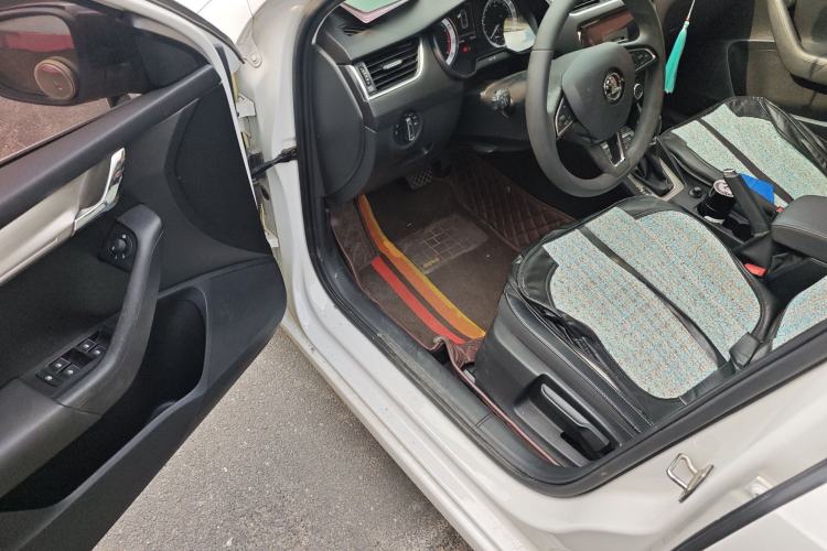 Used Skoda Octavia 2019 TSI280 DSG SmartDrive Luxury Edition China VI Driver Seat