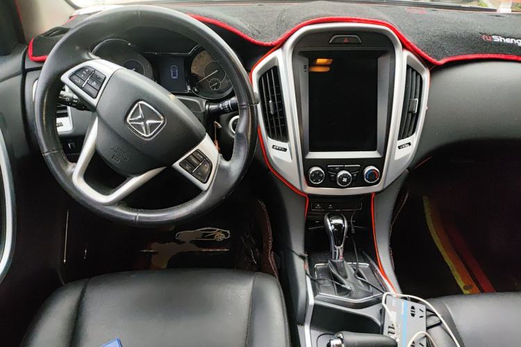 Used JMC Yusheng S350 2014 2.4T Automatic 2WD Diesel Luxury Version with Sunroof 5 Seats Center Console