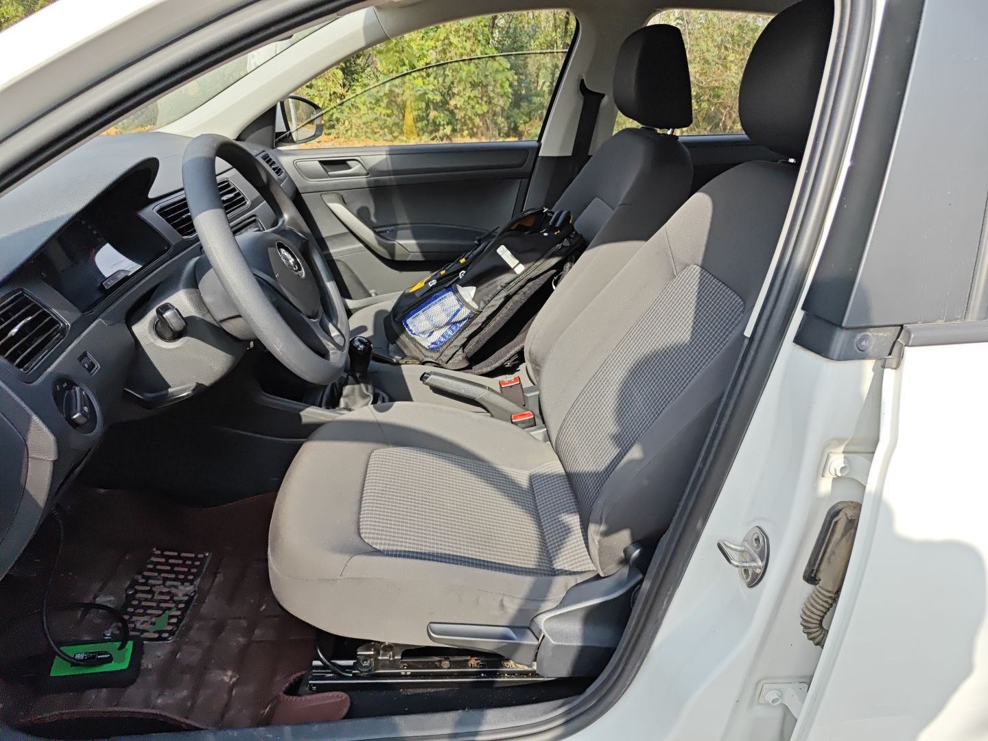 Переднее сиденье в автомобиле