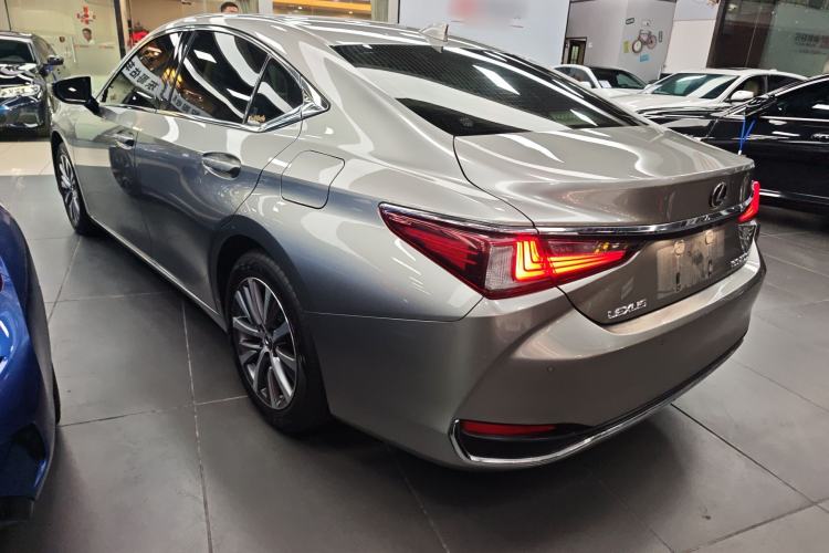 Used Lexus ES 2020 200 Excellence Edition Rear Left 45 Deg