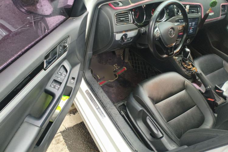 Used Volkswagen Sagitar 2017 180TSI Automatic Luxury Edition Driver Seat