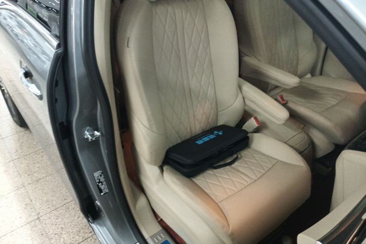 Used Buick GL8 2023 Facelifted Land Cruiser Executive Luxury Version