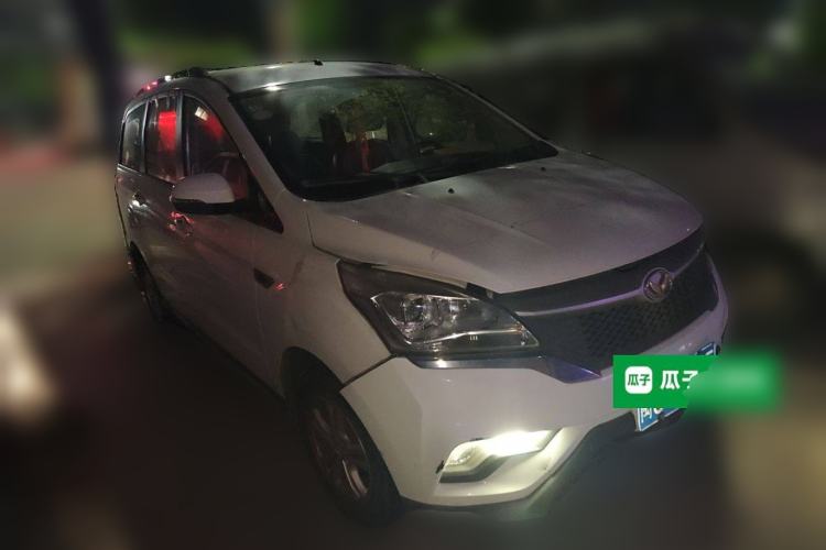 Used HYOSOW H3 2015 1.5L manual Comfort trim level Front Right 45 Deg