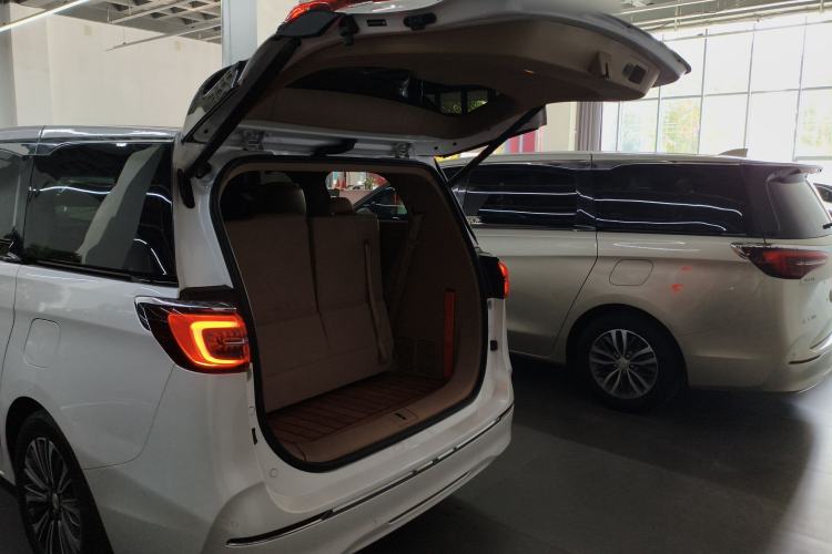 Used Buick GL8 2021 ES Landtrek 653T Luxury Model
