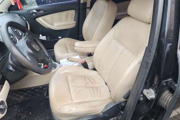 Used Volkswagen Lavida 2011 1.6L Automatic Premium Edition Left Front Seat