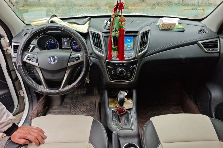 Used CHANGAN CS35 2017 1.6L Automatic Luxury Model Center Console