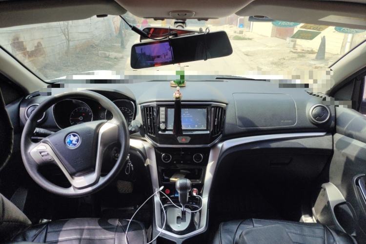 Used Venucia T70 2016 2.0L CVT Smart Edition
