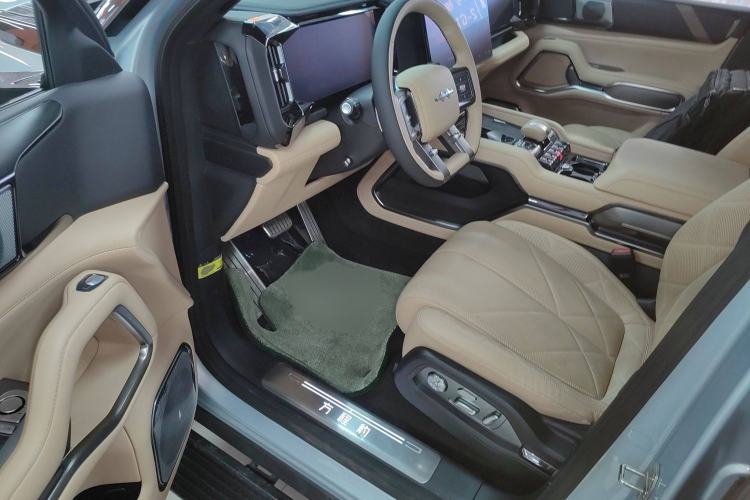 Used Formula Leopard 8 2025 Smart & Brave Flagship Edition 7 Seats
