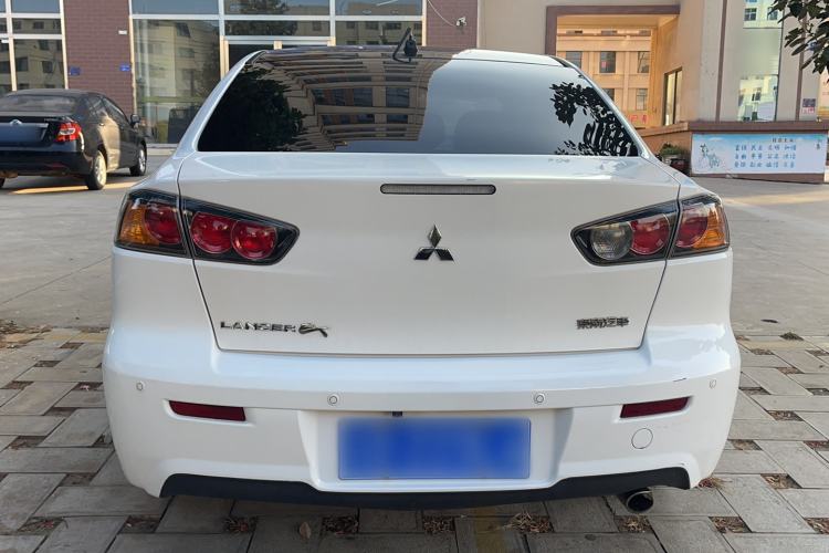 Used Mitsubishi Lancer EX 2016 1.8L CVT Black-and-White Retro Edition