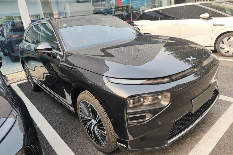 Used XPeng G9 2024 570 Max Front Right 45 Deg