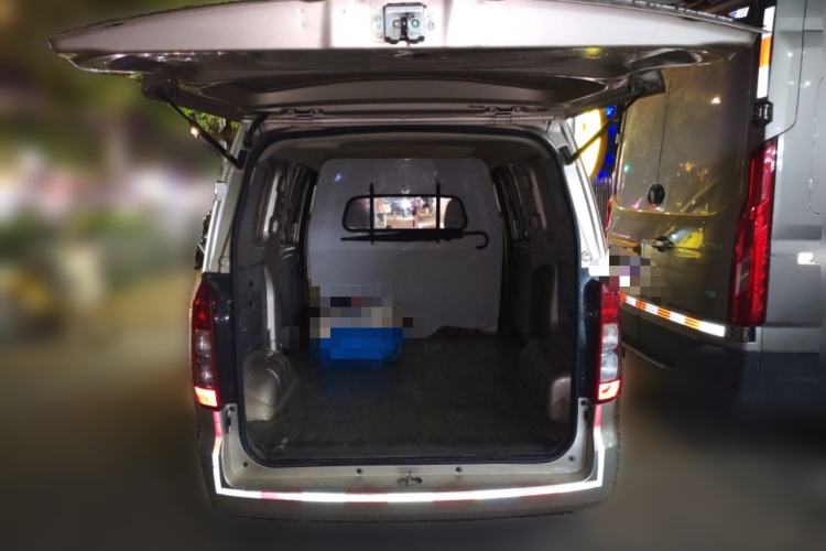 Used Wuling Hongguang V 2022 1.5L Jingqu Edition Enclosed-Window Vehicle with Hydraulic Power Steering LAR