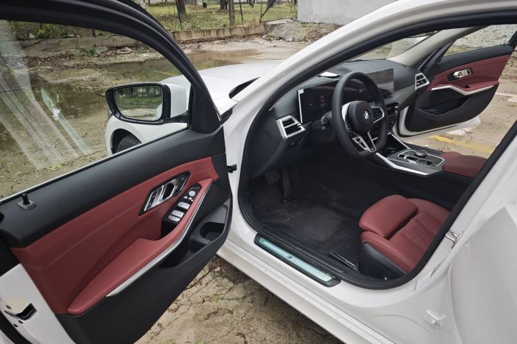 Used BMW 3 Series 2025 325i M Sport Package Interior 1