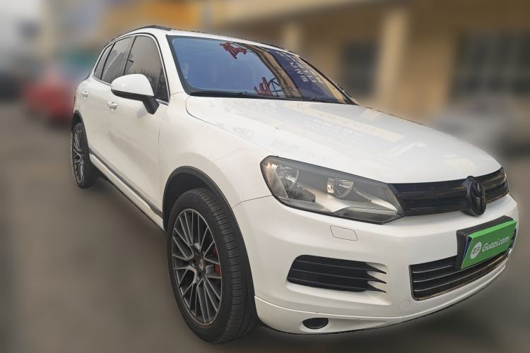 Used Volkswagen Touareg  Front Right 45 Deg