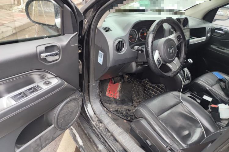 Used Jeep Compass 2015 2.0L Two-Wheel Drive Luxury Edition
