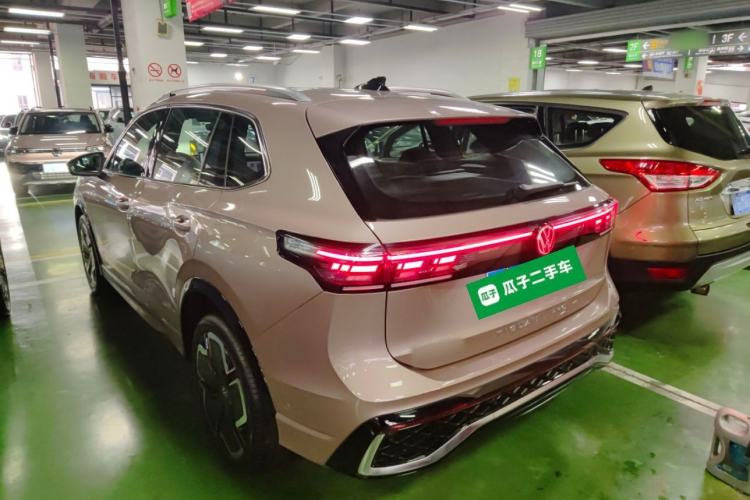 Used Volkswagen Tiguan L 2024 PRO 330TSI Two-Wheel Drive R-Line Smart Edition Rear Left 45 Deg