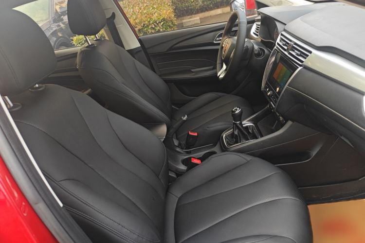 Used Roewe i5 2020 1.5L Manual 4G Connect Leehao Flagship Edition Interior 5