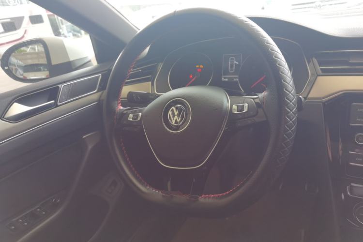 Used Volkswagen FAW-Volkswagen CC 2019 330TSI Huayan Edition China V Standard Steering Wheel