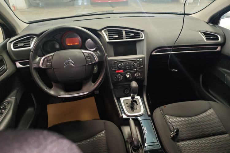 Used Citroen C4L 2014 1.8L Intelligent Drive Automatic Enjoyment Model Center Console