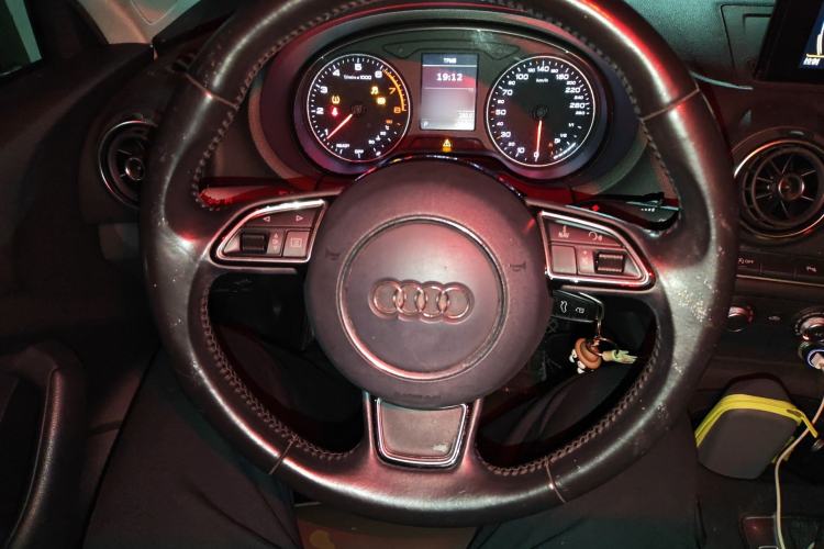 Used Audi A3 2017 Limousine 35 TFSI Fashion Model Steering Wheel