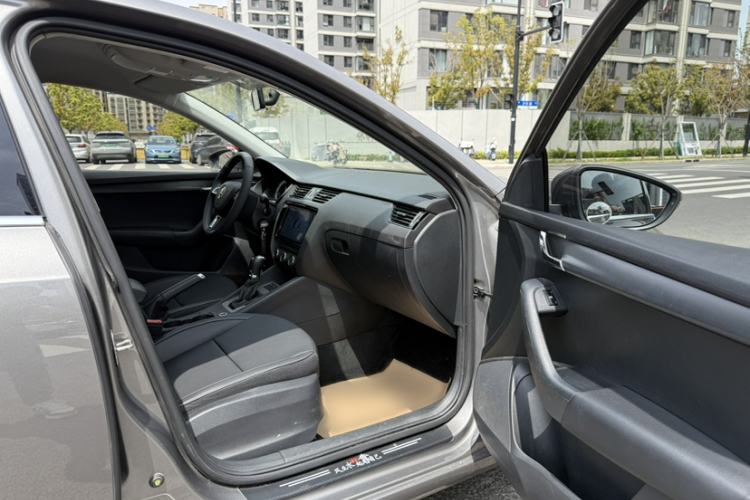 Used Skoda Octavia 2021 1.5L Automatic Comfort Edition Right Front Seat