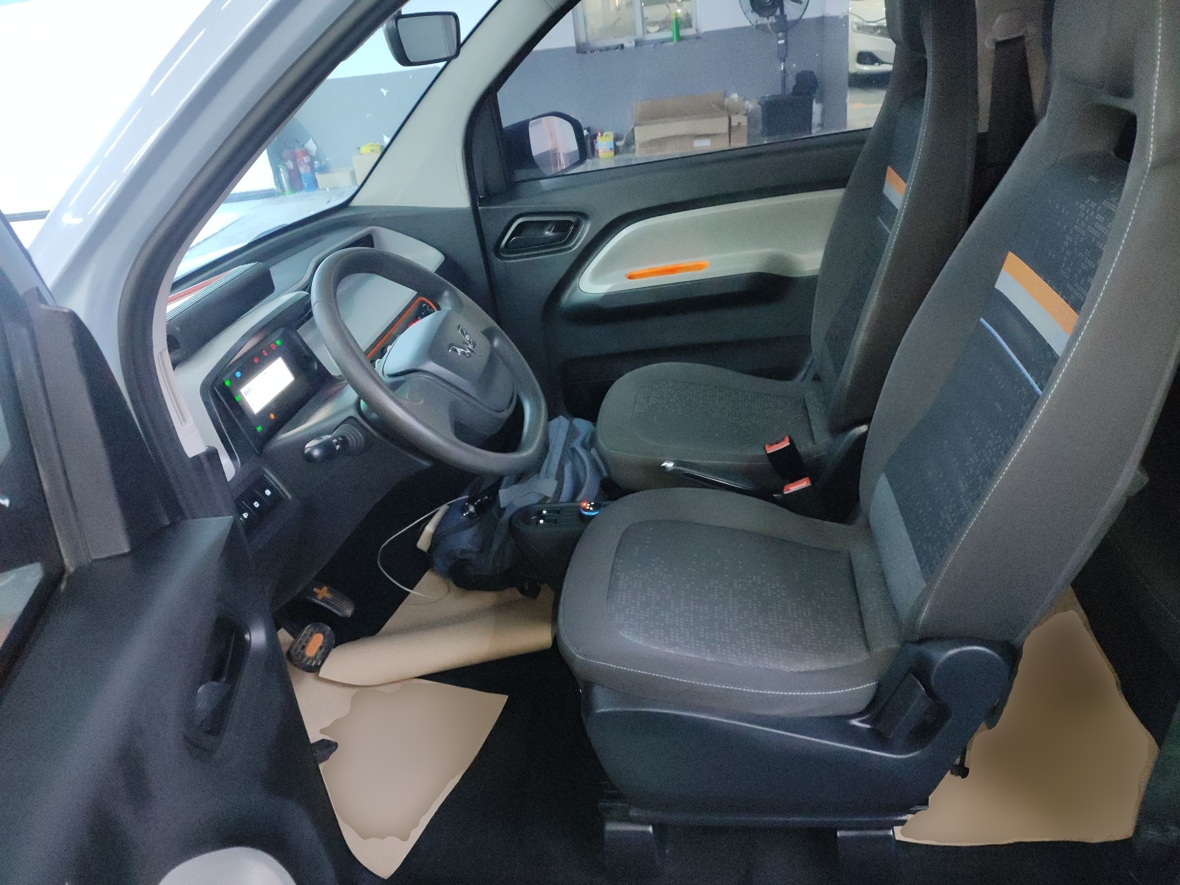 Переднее сиденье в автомобиле