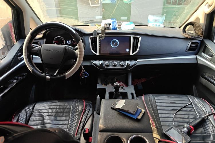 Used FORTHING Lingzhi 2023 M5L 1.6L Base Model 5 Seats Center Console