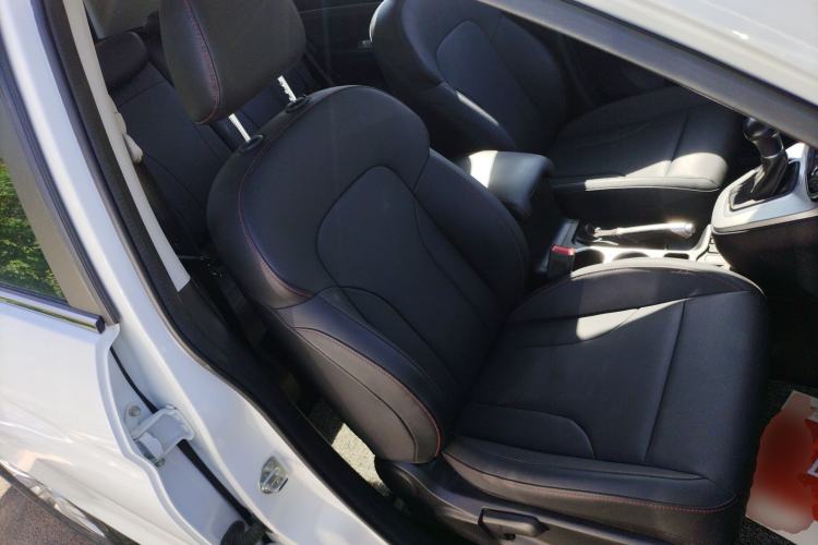 Used Haval M6 2019 1.5T DCT Two-Wheel Drive Value Edition China VI Standard Right Front Seat