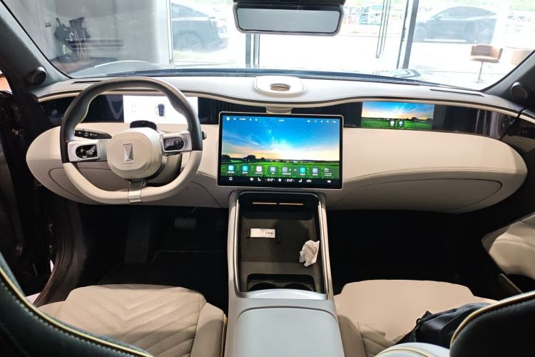 Used Avatr 11 2023 HarmonyOS Edition Smart Enjoyment Upgrade Model 116-degree Four-Wheel Drive Version Center Console