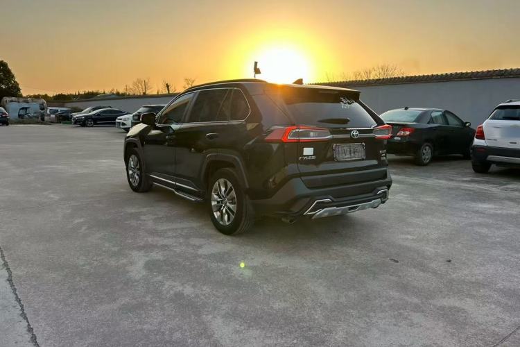 Used Toyota Wildlander 2020 2.0L CVT 4x4 Luxury Edition
