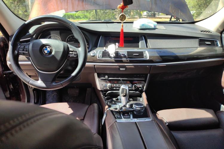 Used BMW 5 Series GT 2015 528i Luxury Edition Center Console