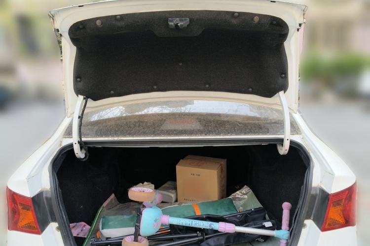 Used Roewe 350 2015 1.5L Automatic Luxury Sunroof Edition Trunk