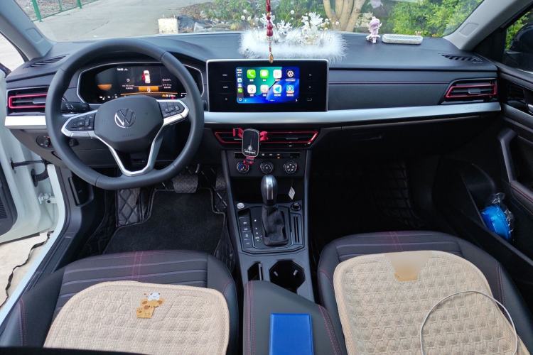 Used Volkswagen Lavida 2024 300TSI DSG Full-Comfort Edition Center Console